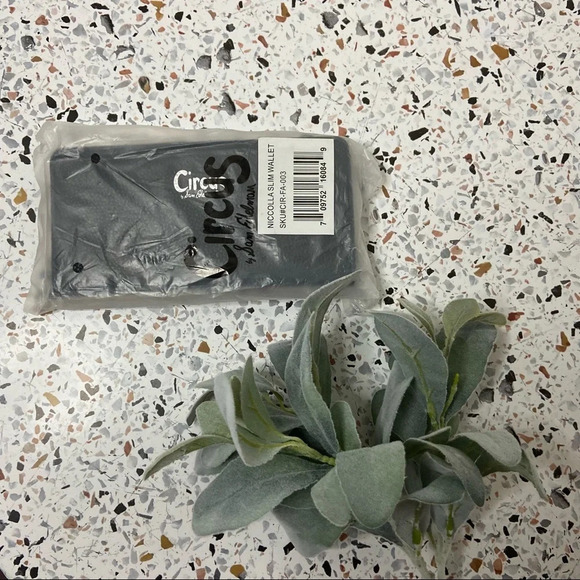 Circus by Sam Edelman Black Wristlet Wallet Vegan Pebble Leather Chic Versatile - Picture 6 of 7